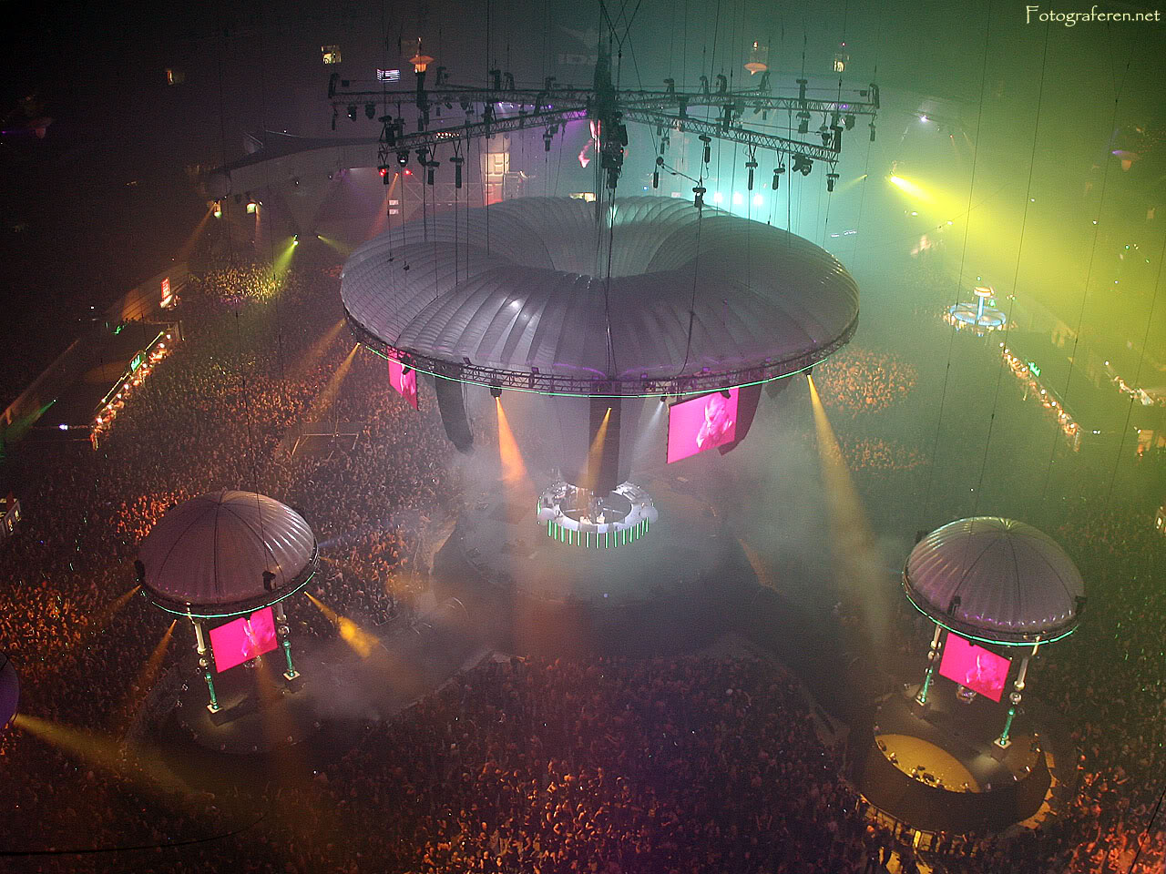 Sensation_Black_2005_02.jpg